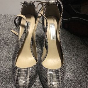 Size 7! Snakeskin heels.